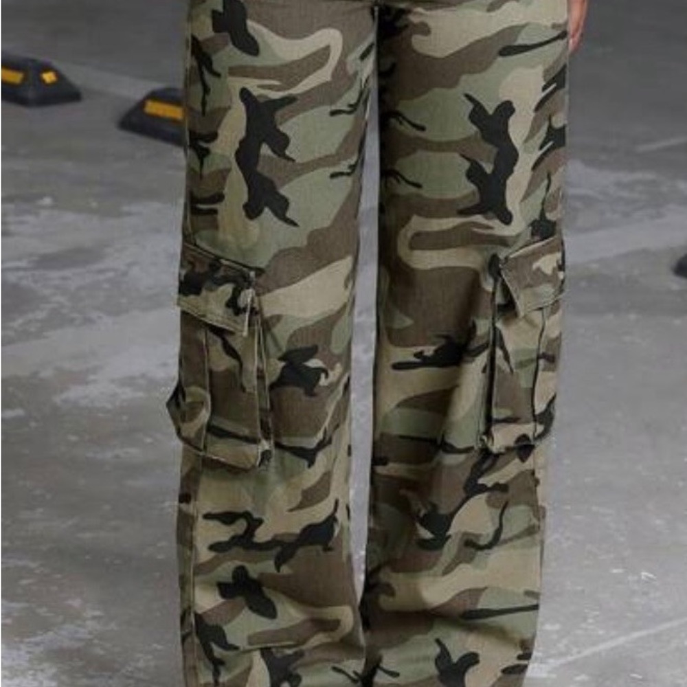 NWOT SHEIN Tall Army Green front button pocket Camo Denim Cargo Pants Size 4
